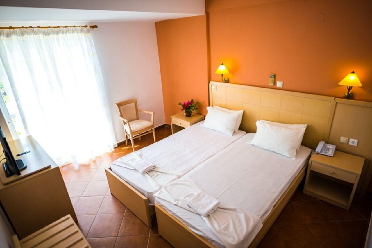 Three Stars Beach Hotel Moraitika Bagian luar foto