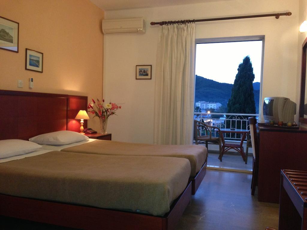 Three Stars Beach Hotel Moraitika Ruang foto